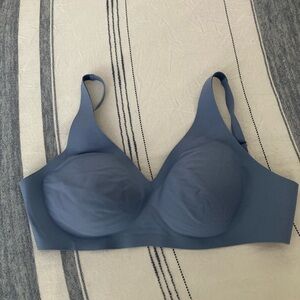 Knix Revolution V-Neck wireless bra